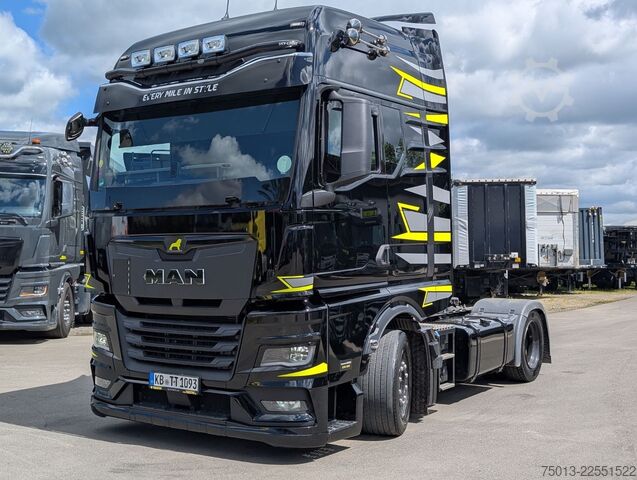 Zapreminski vučni traktor MAN TGX 18.520 LL SA Mega, "LONEWOLF"