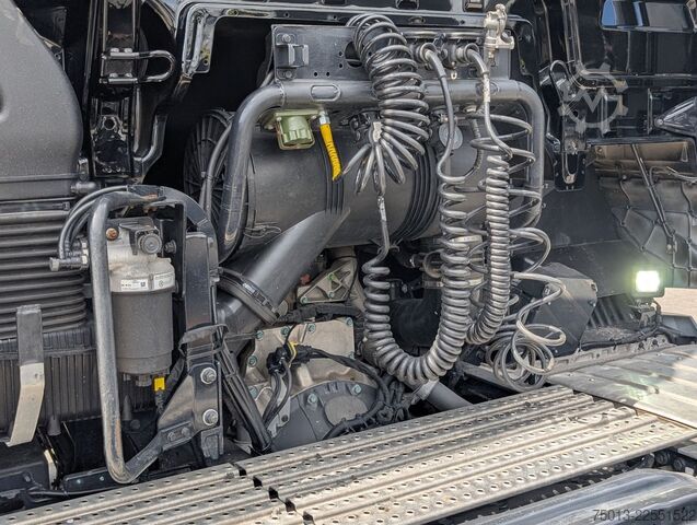 Zapreminski vučni traktor MAN TGX 18.520 LL SA Mega, "LONEWOLF"