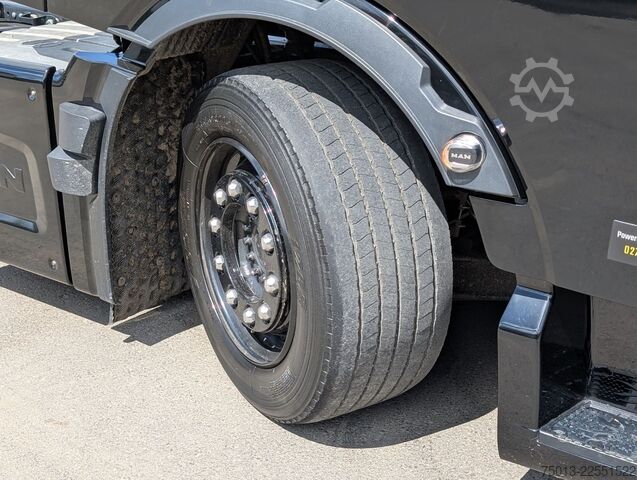 Zapreminski vučni traktor MAN TGX 18.520 LL SA Mega, "LONEWOLF"