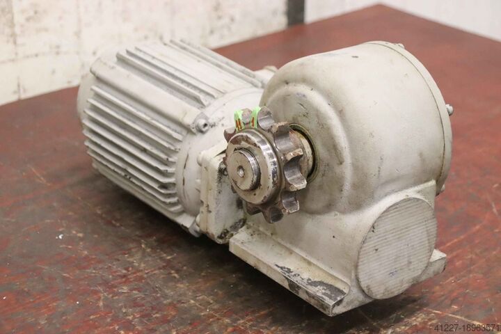 Tandwielmotor 1,1/1,5 kW 31/47 tpm EMB OB-04,6/4 S