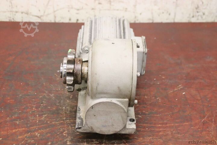 Tandwielmotor 1,1/1,5 kW 31/47 tpm EMB OB-04,6/4 S