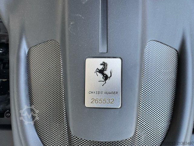 Kombivan FERRARI Roma Coupe Schwarz