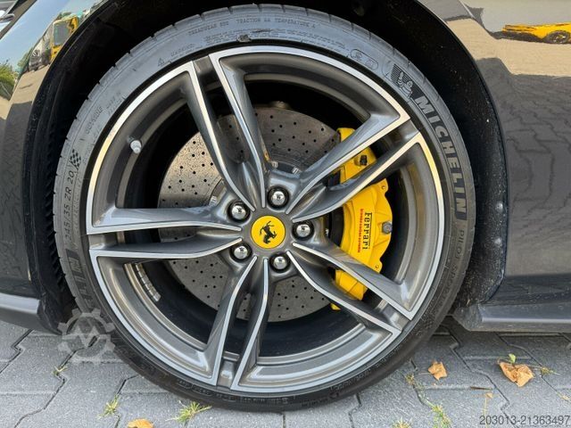 Kombivan FERRARI Roma Coupe Schwarz