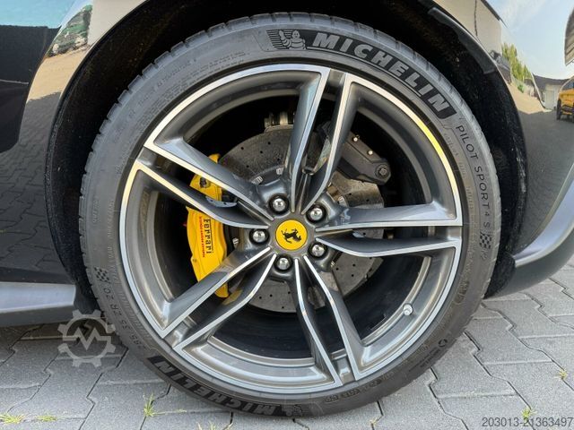 Kombivan FERRARI Roma Coupe Schwarz