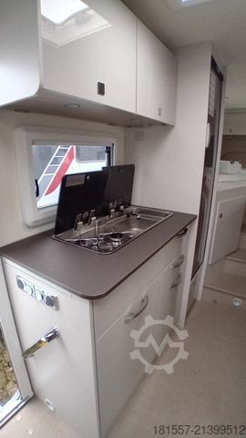 Caravana semiintegrada BÜRSTNER Lineo T 690 G