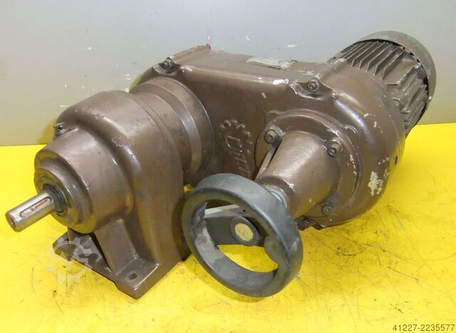 Nastavitelný převodový motor 0,37 kW 33-165 ot / min Nord Getriebebau SK01-R1000-/1/L/4