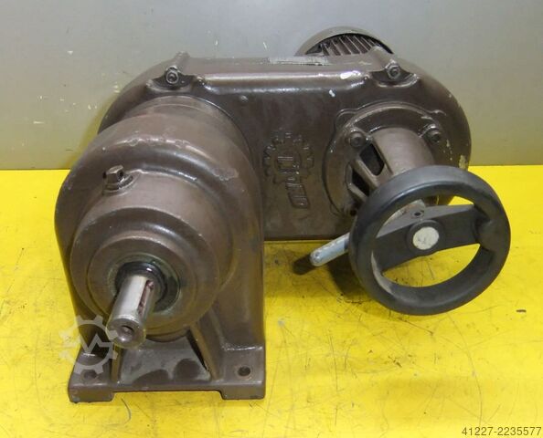 Nastavitelný převodový motor 0,37 kW 33-165 ot / min Nord Getriebebau SK01-R1000-/1/L/4