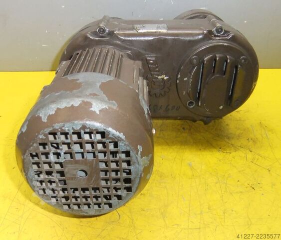 Nastavitelný převodový motor 0,37 kW 33-165 ot / min Nord Getriebebau SK01-R1000-/1/L/4