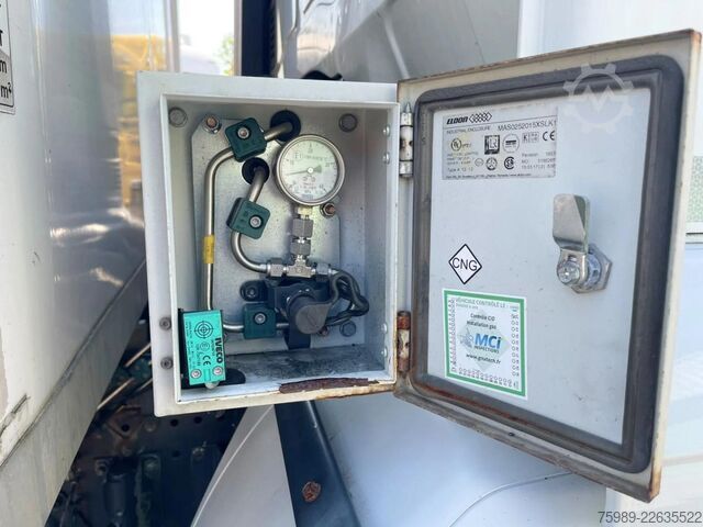 Transporte refrigerado/congelado Iveco Stralis 270 CNG! 294094 km!!  9.05 m long body!...