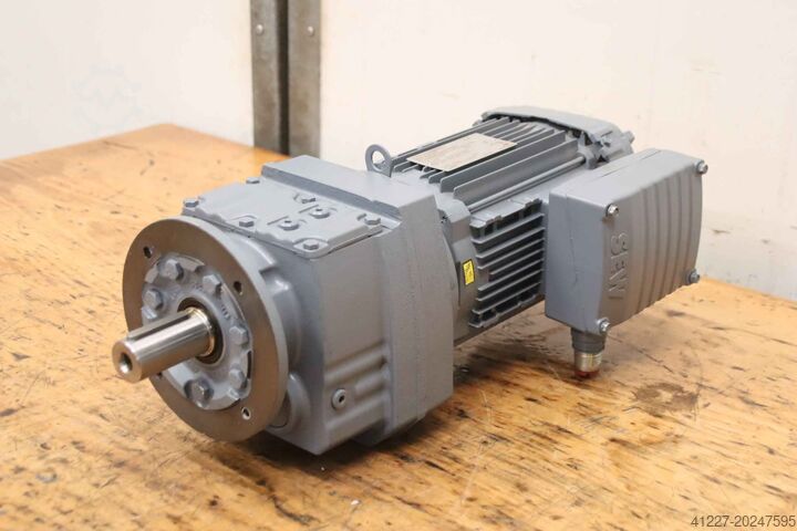Gearmotor 0,75 kW 30 o/min SEW-Eurodrive RF47 DRN80M4/DI/KD1/TF/E18Z