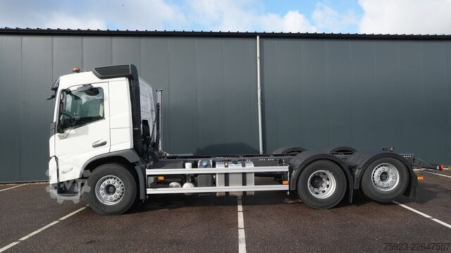 Podwozie z kabiną Volvo FM 500 6X2 New Chassis truck RHD