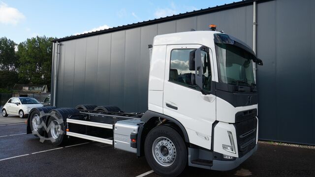 Podwozie z kabiną Volvo FM 500 6X2 New Chassis truck RHD