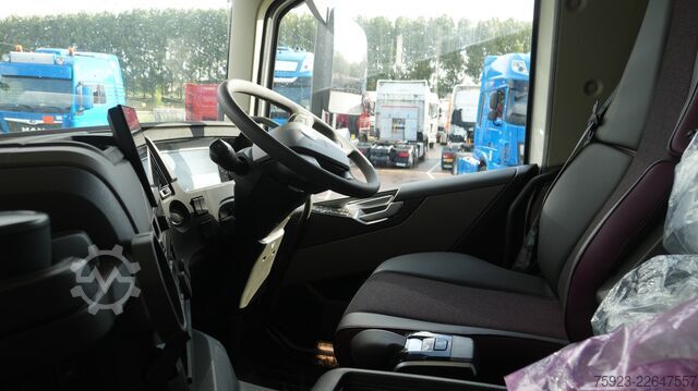 Podwozie z kabiną Volvo FM 500 6X2 New Chassis truck RHD