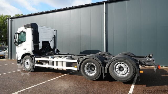 Podwozie z kabiną Volvo FM 500 6X2 New Chassis truck RHD
