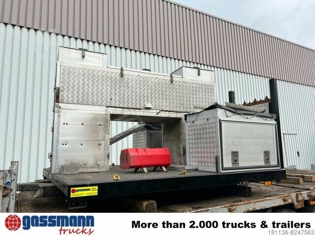 Camion plateau  Pritschenaufbau mit Staukästen