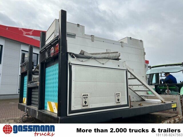 Camion plateau  Pritschenaufbau mit Staukästen