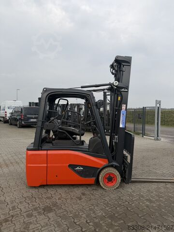 Chariot élévateur électrique à 3 roues Linde E16L-02