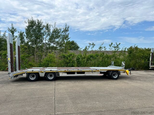Low loader trailer Möslein T 3-8,20 P VB H1  3 Achs Tieflader mit gerader Ladefläche 8,20 m, Neufahrzeug