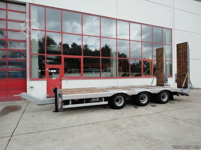 Low loader trailer Möslein TT 31  31 t GG Tridem- Tieflader 3 AchsNeufahrzeug