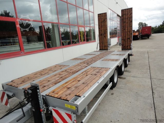 Low loader trailer Möslein TT 31  31 t GG Tridem- Tieflader 3 AchsNeufahrzeug