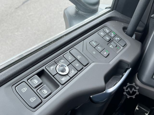 Houttransportwagen SCANIA R590 6x4/Plattform/Kran TAJFUN LIV L150Z