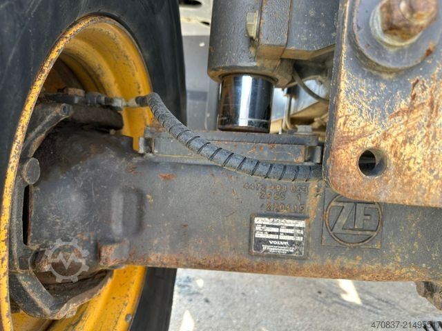 Mobiele graafmachine VOLVO EW 180 E