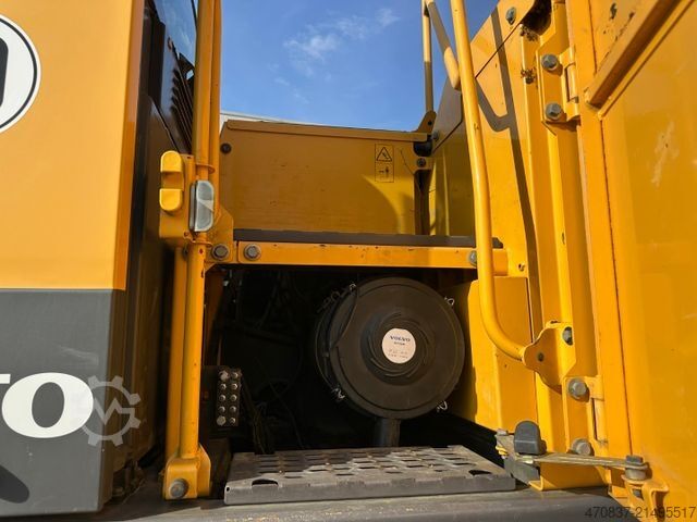 Mobiele graafmachine VOLVO EW 180 E