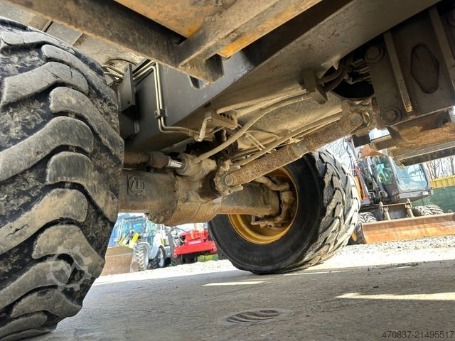 Mobiele graafmachine VOLVO EW 180 E