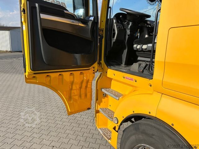 Camión portacoches MAN TGX 26.360 / BaumaschinenTransport / 9 to Rampen