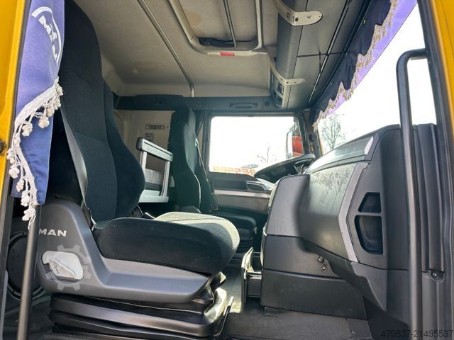 Camión portacoches MAN TGX 26.360 / BaumaschinenTransport / 9 to Rampen