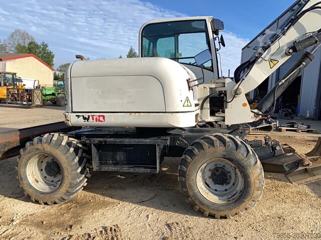 Mobilbagger Terex TW110 with two-piece offset boom and 3 buckets