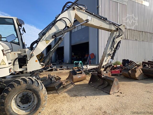 Mobilbagger Terex TW110 with two-piece offset boom and 3 buckets