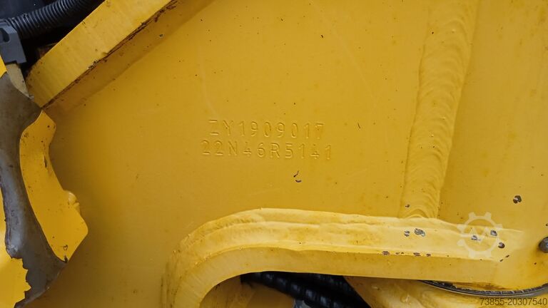 Minibagger < 7t Komatsu PC55MR-5E0 with 3 buckets