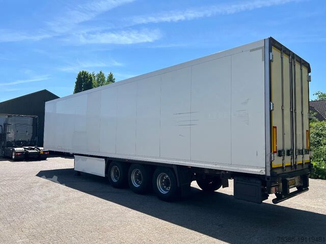 Gekoeld/bevroren transport Krone Carrier vector NL trailer 8850 engine hours