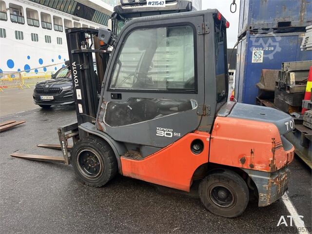 Vorkheftruck Toyota 02-8FDJF35 Forklift w/ Hydraulic Forks and Side Sh