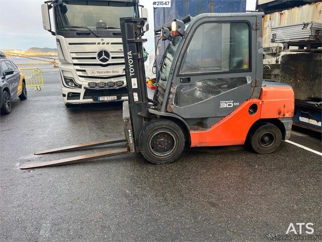 Vorkheftruck Toyota 02-8FDJF35 Forklift w/ Hydraulic Forks and Side Sh