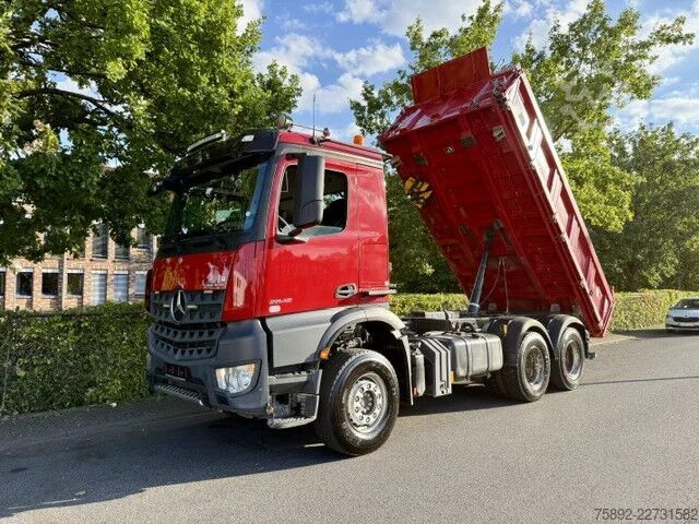Třístranný sklápěč Mercedes-Benz Arocs 2642/6x4/ 3 x - Seiten Kipper Meiller/Eu6