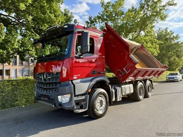 Třístranný sklápěč Mercedes-Benz Arocs 2642/6x4/ 3 x - Seiten Kipper Meiller/Eu6