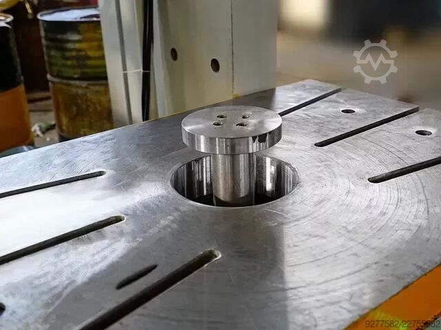 C típusú egyoszlopos hidraulikus prés DIGIMA DC Prasa jednokolumnowa typu C hydrauliczna