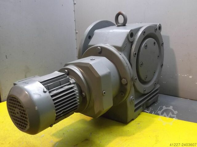 Motor cu transmisie 0,37 kW 0,49 rpm SEW-EURODRIVE SF82R62DT71D-4