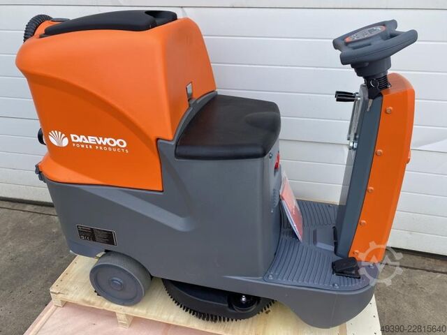 New battery-powered ride-on scrubber-dryer, scrubber-dryer, floor cleaning machine, electric DAEWOO DAFR70