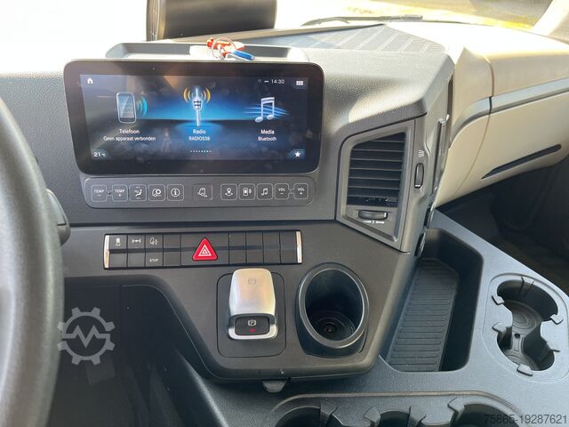 Koffer Mercedes-Benz Actros 2124 / 2023 / 18 Ton / Box / Laadklep