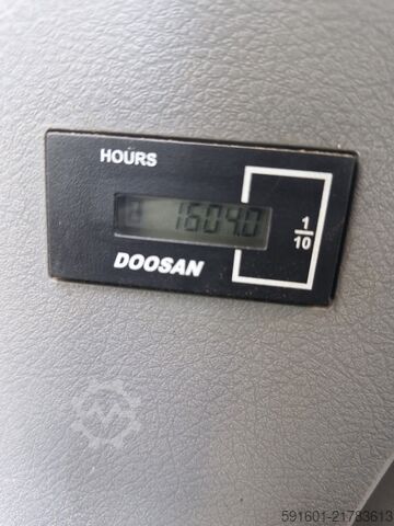 Guseničarski bager DOOSAN DX80R
