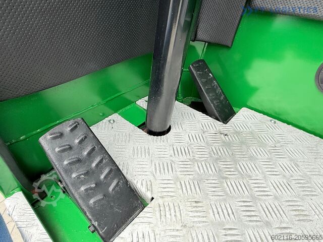 Cărucior cu stivuitor cu 4 căi Combilift C4000 / GAS / 9300MM / FREE-LIFT / CABIN