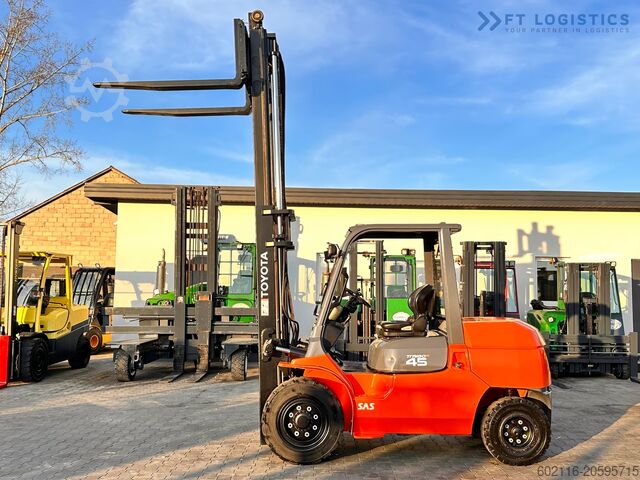 Vysokozdvižný vozík Toyota 42-4FD40 / DIESEL / 4500KG / DUPLEX / FO