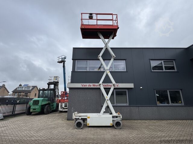 Holland-Lift Y 64 EL 14 nůžková plošina / Sciccor lift pracovní výška 8,4 m, elektrický, 2015 Holland Lift Y 64 EL 14 Schaarhoogwerker / Sciccor lift 8.4M We