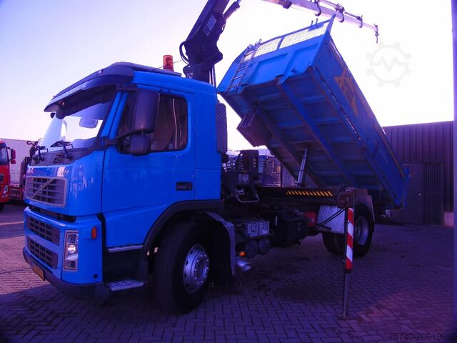 Vrachtwagen met kraan Volvo FM 9.340 + HIAB 122 E4 + TIPPER + MANUAL