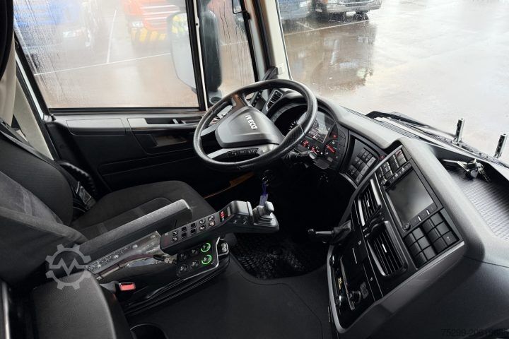 Haakarm vrachtwagen Iveco 340X51Z X-Way 8x4 Hiab / Swiss-Vehicle