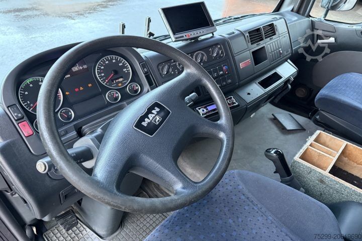 Speciale doeleinden vrachtwagen MAN TGL 12.240 4x2 Koffer / HB / Swiss-Vehicle