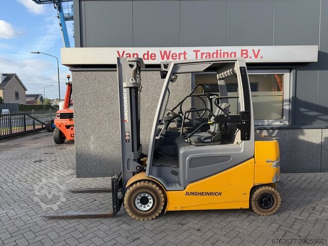 Jungheinrich EFG425S Triplo 500 Freelift / Sideshift / 4e Functie Elektrisch 2016 JUNGHEINRICH EFG425S Triplo 500 Freelift / Sideshift / 4e Funct